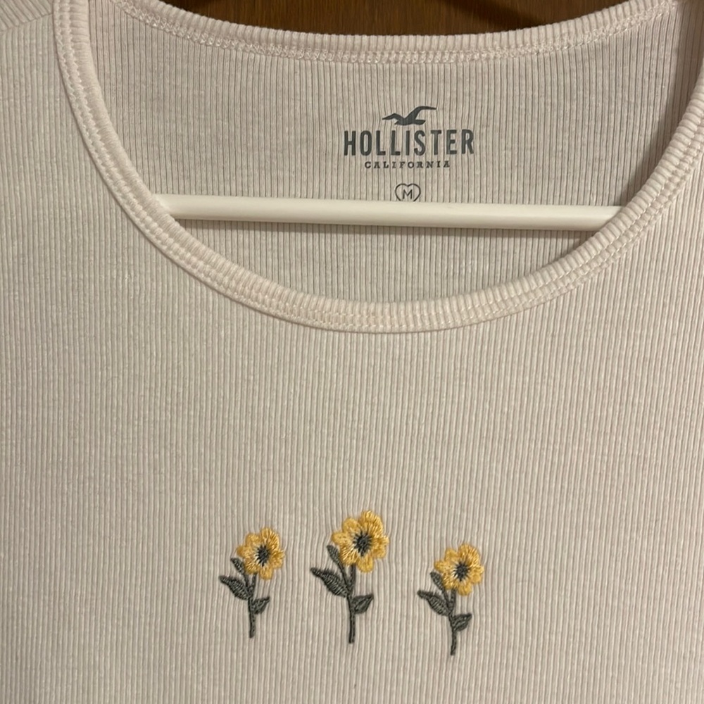 Hollister embroidered sunflower ribbed T shirt